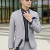 Tư thế mặc vest chuẩn bạn cần biết!