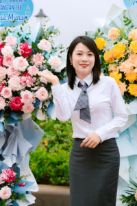 Nhân viên nổi bật khi mặc bộ vest công sở thiết kế